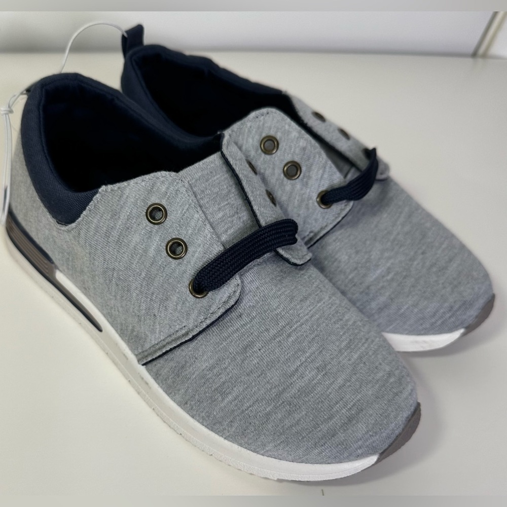 Sunny boys sneaker, size 1, color gray. NWT